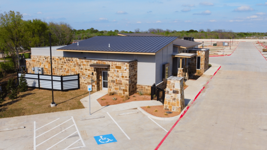 Ennis luxury RV resort outdoor entrance area with neat and clean roads