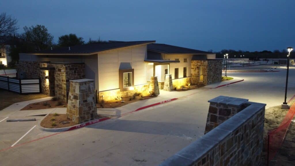 Ennis Luxury RV Resort - night view of the resort